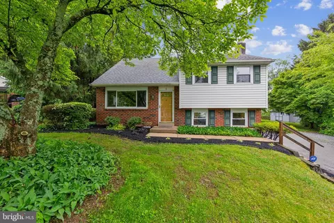 4 Woodview Rd, Malvern, PA 19355
