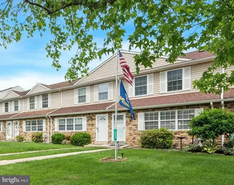 508 Lancaster Ct #493, Downingtown, PA 19335