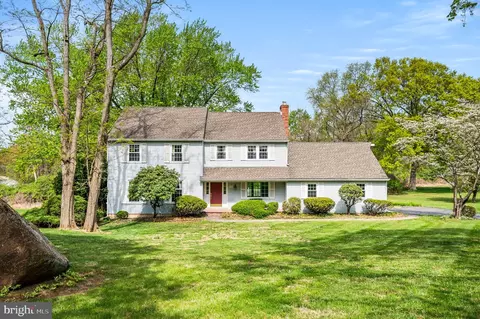 1050 Powderhorn Dr, Glen Mills, PA 19342