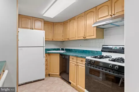 Kitchen - 238 Old Forge Xing #238, Devon, PA 19333 photo 2 of 2