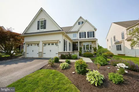 302 Waynebrook Dr, Chester Springs, PA 19425