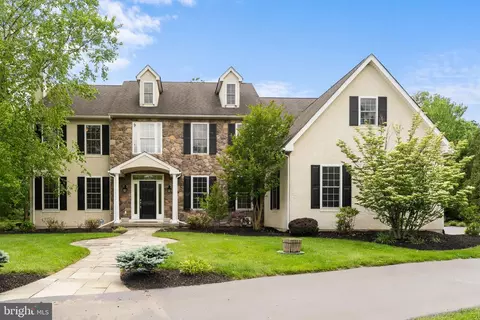 24 Wildwood Dr, Malvern, PA 19355