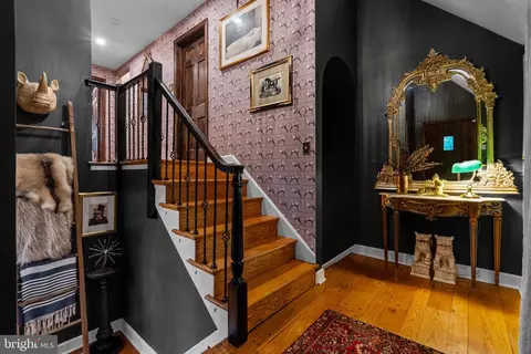 Entry Way - 12 Chestnut Ln, Wayne, PA 19087 photo 2 of 8