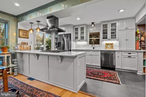 Kitchen - 12 Chestnut Ln, Wayne, PA 19087 photo 2 of 4