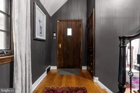 Entry Way - 12 Chestnut Ln, Wayne, PA 19087 photo 1 of 8