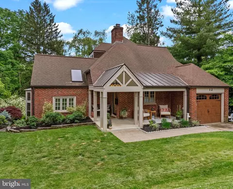 Exterior - 12 Chestnut Ln, Wayne, PA 19087 photo 3 of 13