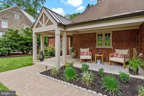 Exterior - 12 Chestnut Ln, Wayne, PA 19087 photo 4 of 13