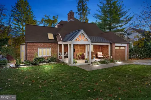 12 Chestnut Ln, Wayne, PA 19087