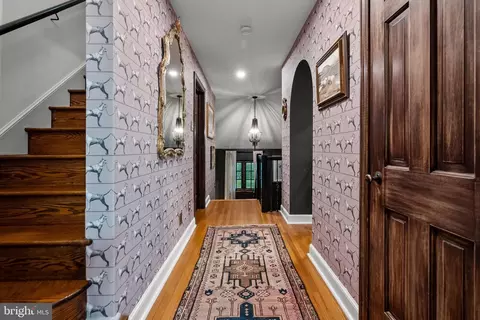 Entry Way - 12 Chestnut Ln, Wayne, PA 19087 photo 7 of 8
