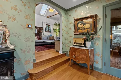 Entry Way - 12 Chestnut Ln, Wayne, PA 19087 photo 3 of 8
