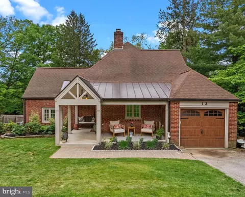Exterior - 12 Chestnut Ln, Wayne, PA 19087 photo 2 of 13