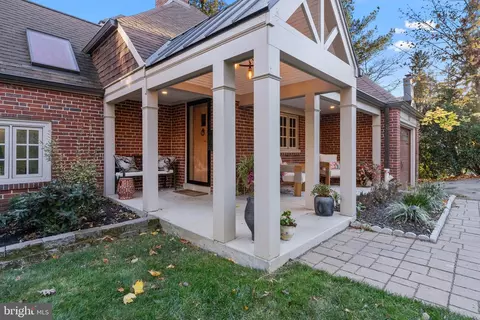 Exterior - 12 Chestnut Ln, Wayne, PA 19087 photo 5 of 13
