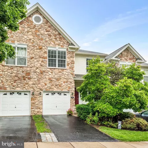 119 Fringetree Dr, West Chester, PA 19380
