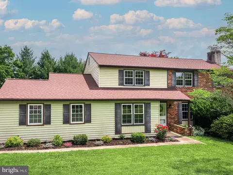 1383 Faucett Dr, West Chester, PA 19382