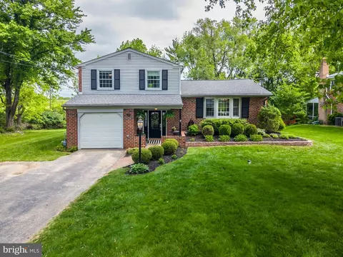 17 Doe Ln, Malvern, PA 19355