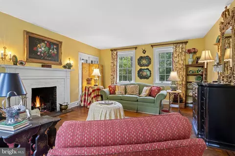 Living - 60 Old Eagle School Rd, Wayne, PA 19087 photo 2 of 3