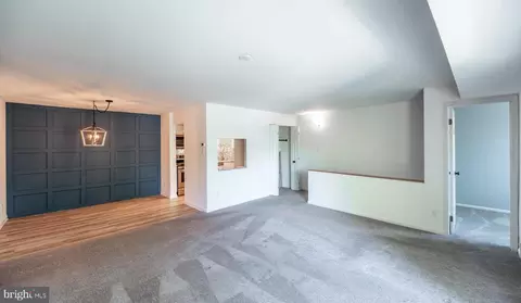 Living - 322 Old Forge Xing #322, Devon, PA 19333 photo 4 of 4
