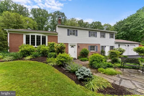 27 Hillbrook Cir, Malvern, PA 19355