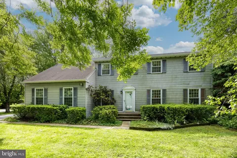 2256 Georgetown Dr, Malvern, PA 19355