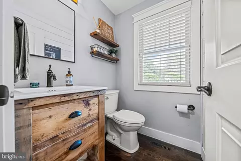 Bath - 864 Monteith Dr, Wayne, PA 19087 photo 1 of 7