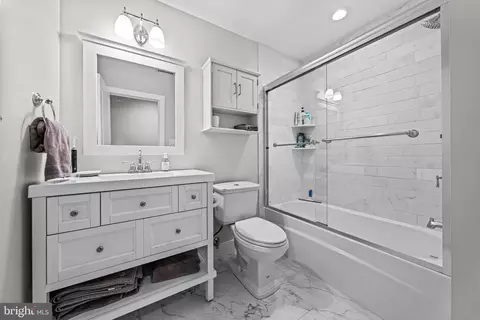Bath - 864 Monteith Dr, Wayne, PA 19087 photo 6 of 7