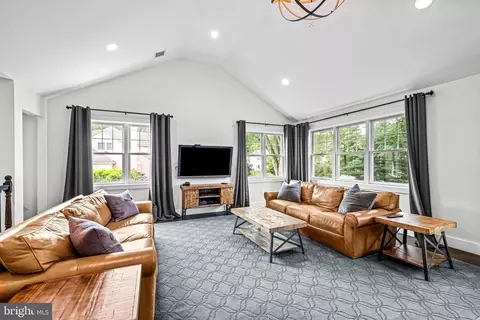 Living - 864 Monteith Dr, Wayne, PA 19087 photo 2 of 2