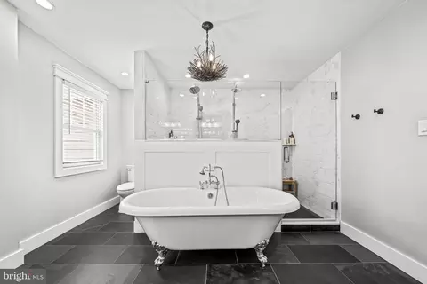 Bath - 864 Monteith Dr, Wayne, PA 19087 photo 3 of 7