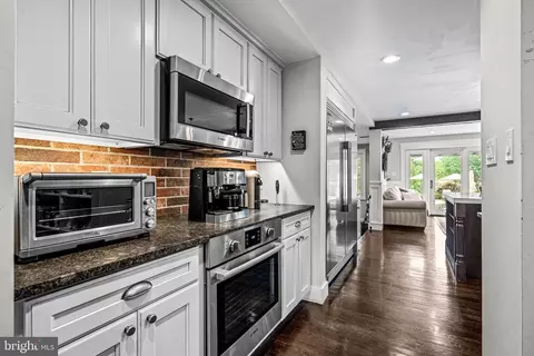Kitchen - 864 Monteith Dr, Wayne, PA 19087 photo 6 of 7