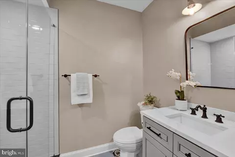 Bath - 775 N Wayne Ave, Wayne, PA 19087 photo 2 of 10