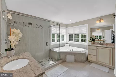 Bath - 775 N Wayne Ave, Wayne, PA 19087 photo 3 of 10