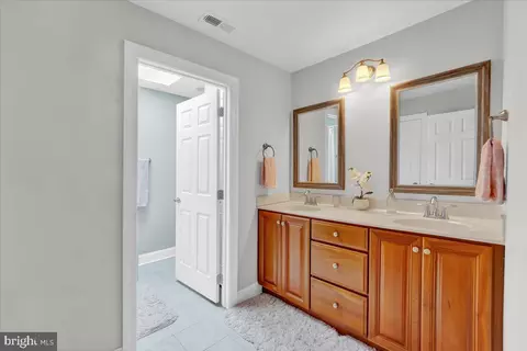 Bath - 775 N Wayne Ave, Wayne, PA 19087 photo 5 of 10