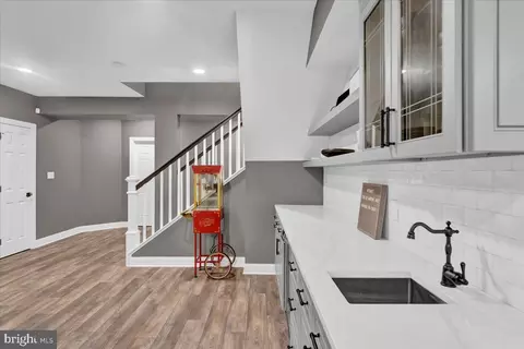 Entry Way - 775 N Wayne Ave, Wayne, PA 19087 photo 8 of 14