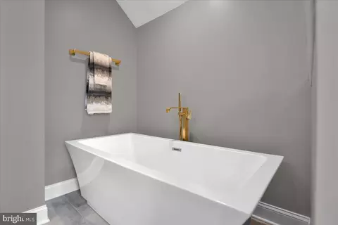 Bath - 775 N Wayne Ave, Wayne, PA 19087 photo 9 of 10