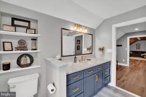 Bath - 775 N Wayne Ave, Wayne, PA 19087 photo 8 of 10