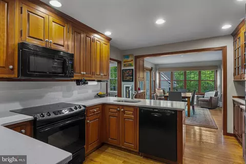 Kitchen - 410 Heatherwood Ln, Devon, PA 19333 photo 1 of 2
