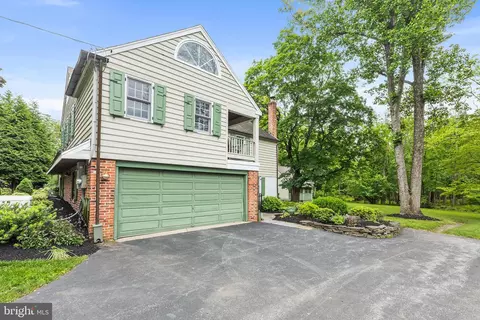 Exterior - 410 Heatherwood Ln, Devon, PA 19333 photo 3 of 8
