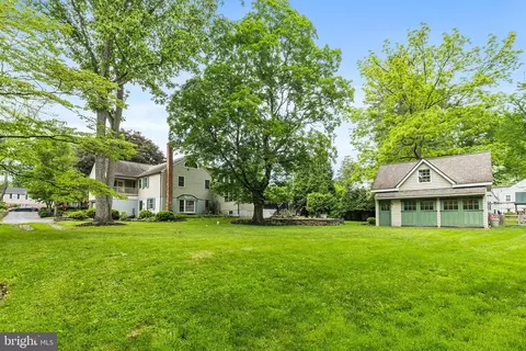 Exterior - 410 Heatherwood Ln, Devon, PA 19333 photo 5 of 8