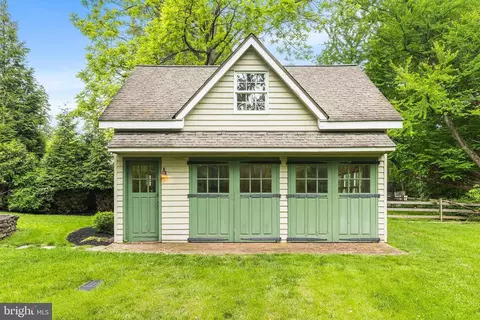 Exterior - 410 Heatherwood Ln, Devon, PA 19333 photo 8 of 8