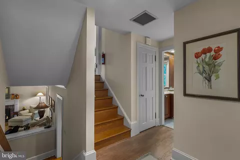 Entry Way - 410 Heatherwood Ln, Devon, PA 19333 photo 2 of 2