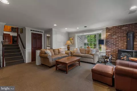 Living - 410 Heatherwood Ln, Devon, PA 19333 photo 1 of 1