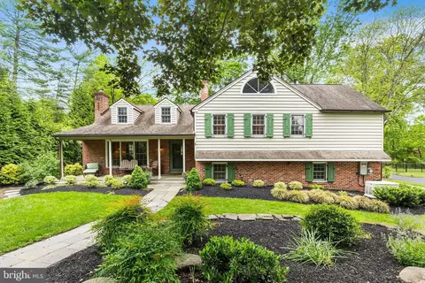410 Heatherwood Ln, Devon, PA 19333