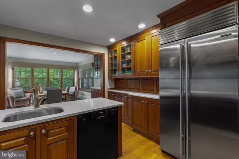 Kitchen - 410 Heatherwood Ln, Devon, PA 19333 photo 2 of 2