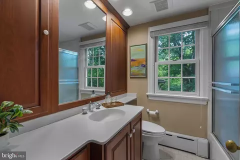 Bath - 410 Heatherwood Ln, Devon, PA 19333 photo 2 of 2