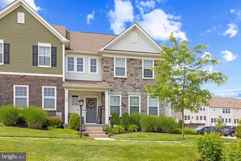 734 Sun Valley Ct, Chester Springs, PA 19425
