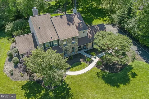 1748 Burgoyne Rd, Wayne, PA 19087 photo 2