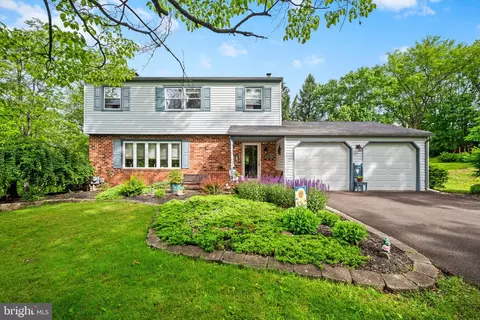 1029 Brentwood Dr, Pottstown, PA 19465