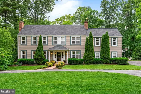 363 Colket Ln, Wayne, PA 19087