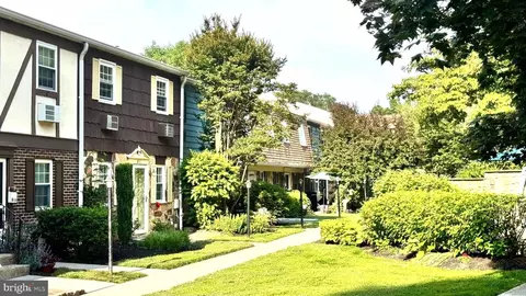 207 Walnut Hill Rd #B17, West Chester, PA 19382