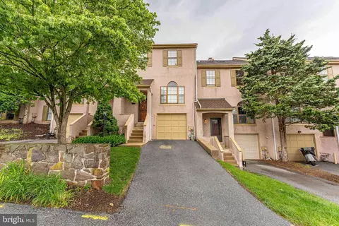 3205 Stoneham Dr, West Chester, PA 19382