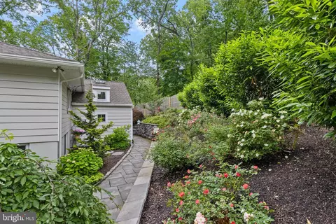 Exterior - 420 Saunders Dr, Wayne, PA 19087 photo 20 of 26